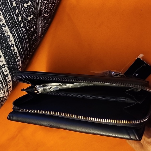 NWT Women Tahari Wallet - Picture 8 of 14